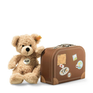 S Orso Fynn con valigia